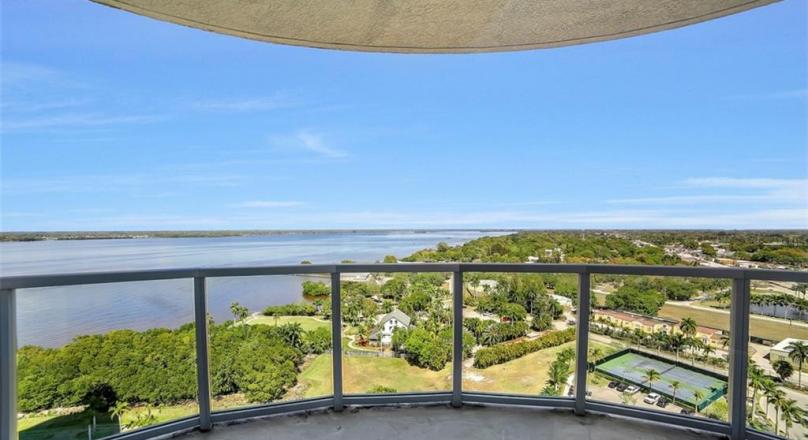 GREAT PRICE - price adjusted for this phenomenal condo in the OASIS 